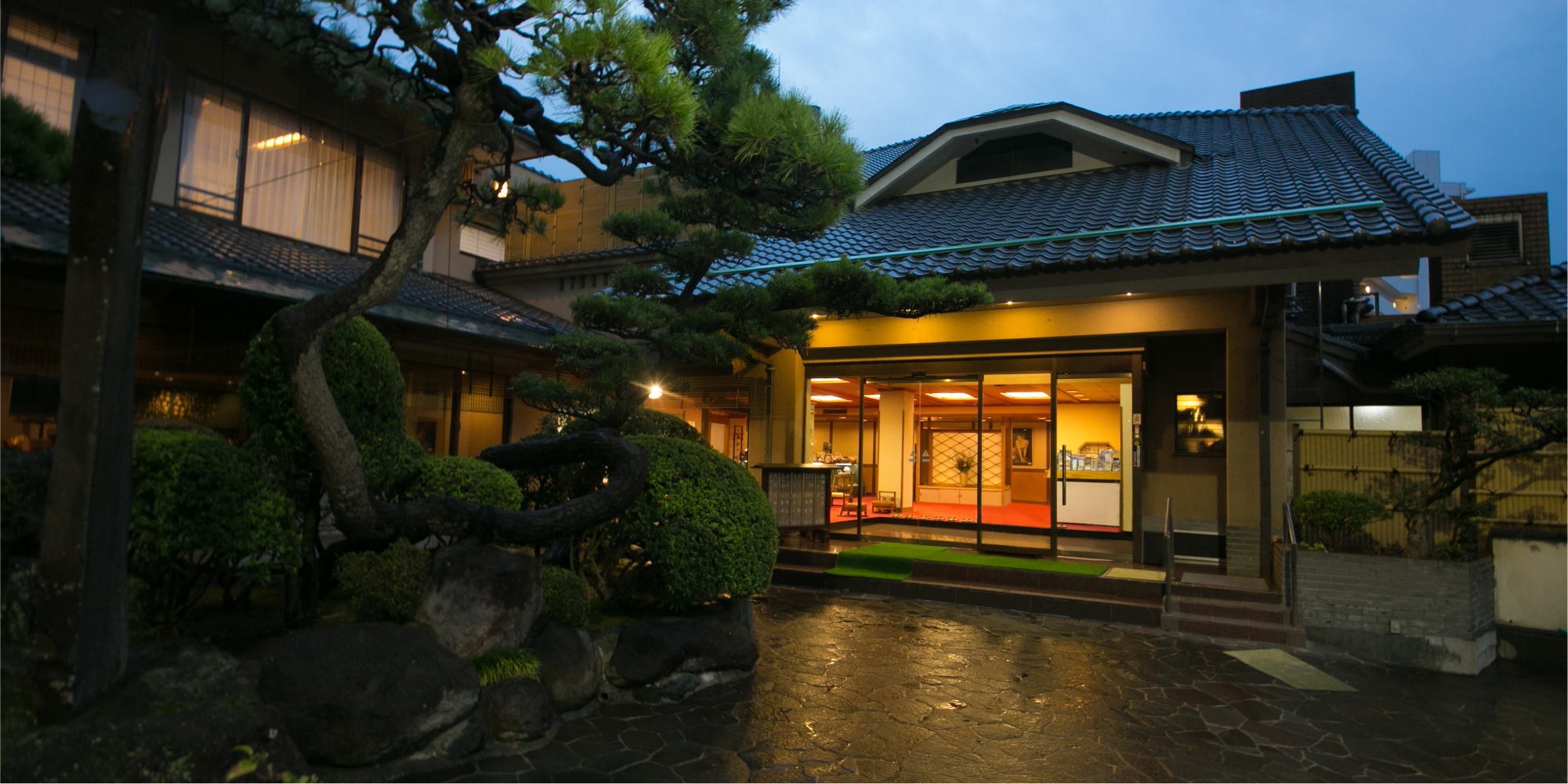 熱海温泉 古屋旅館 — 熱海市東海岸町 · 創業1806年（文化三年）の老舗旅館