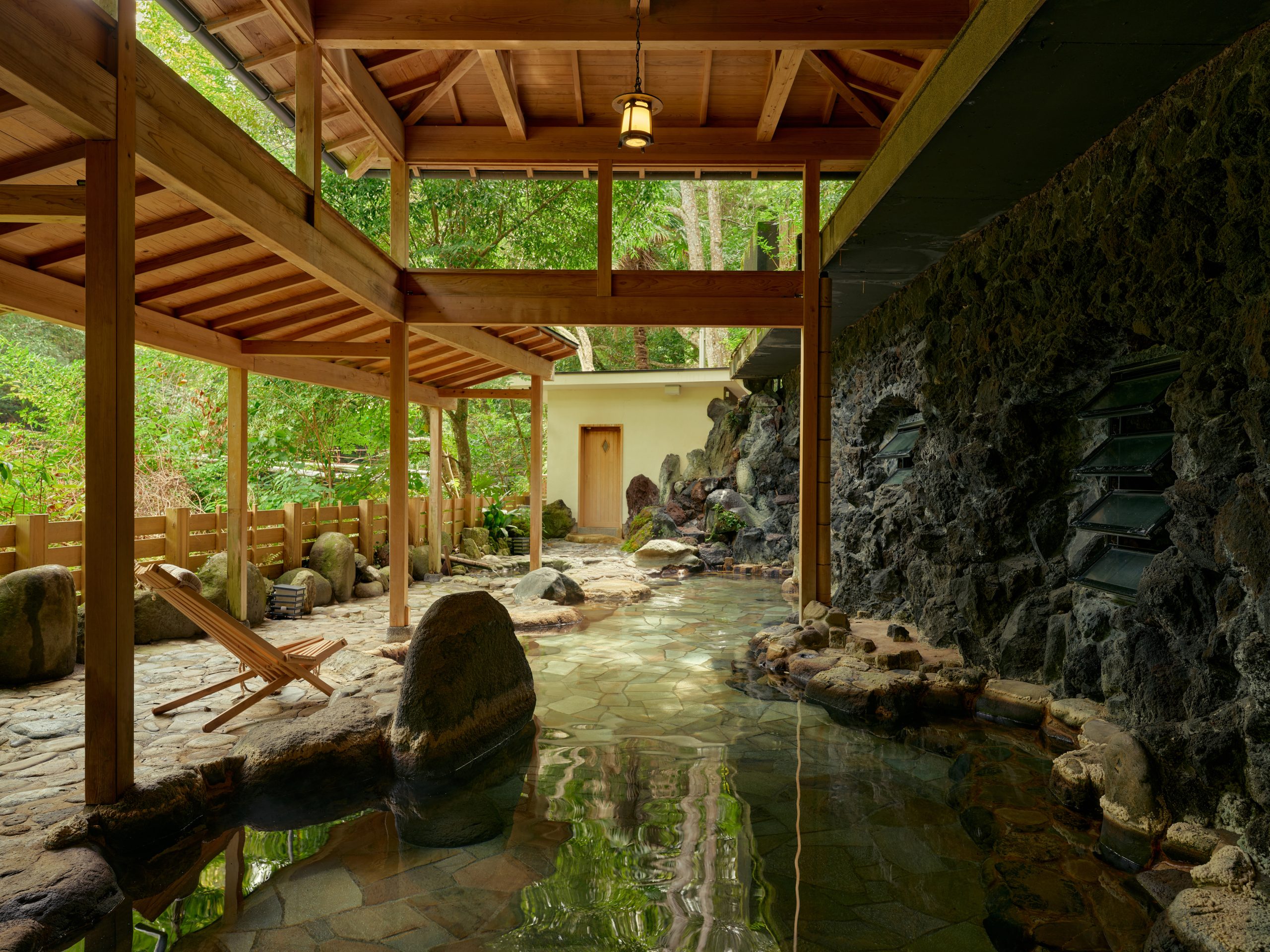 おちあいろう — 天城湯ヶ島 · 登録有形文化財の数寄屋造、川合流点の名旅館