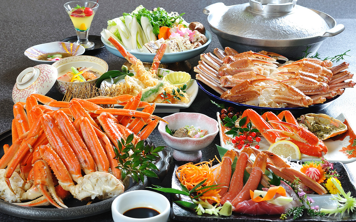 料理旅館 海の華 — 京丹後・夕日ヶ浦 · 露天風呂と海の幸を主軸にする八室の小宿