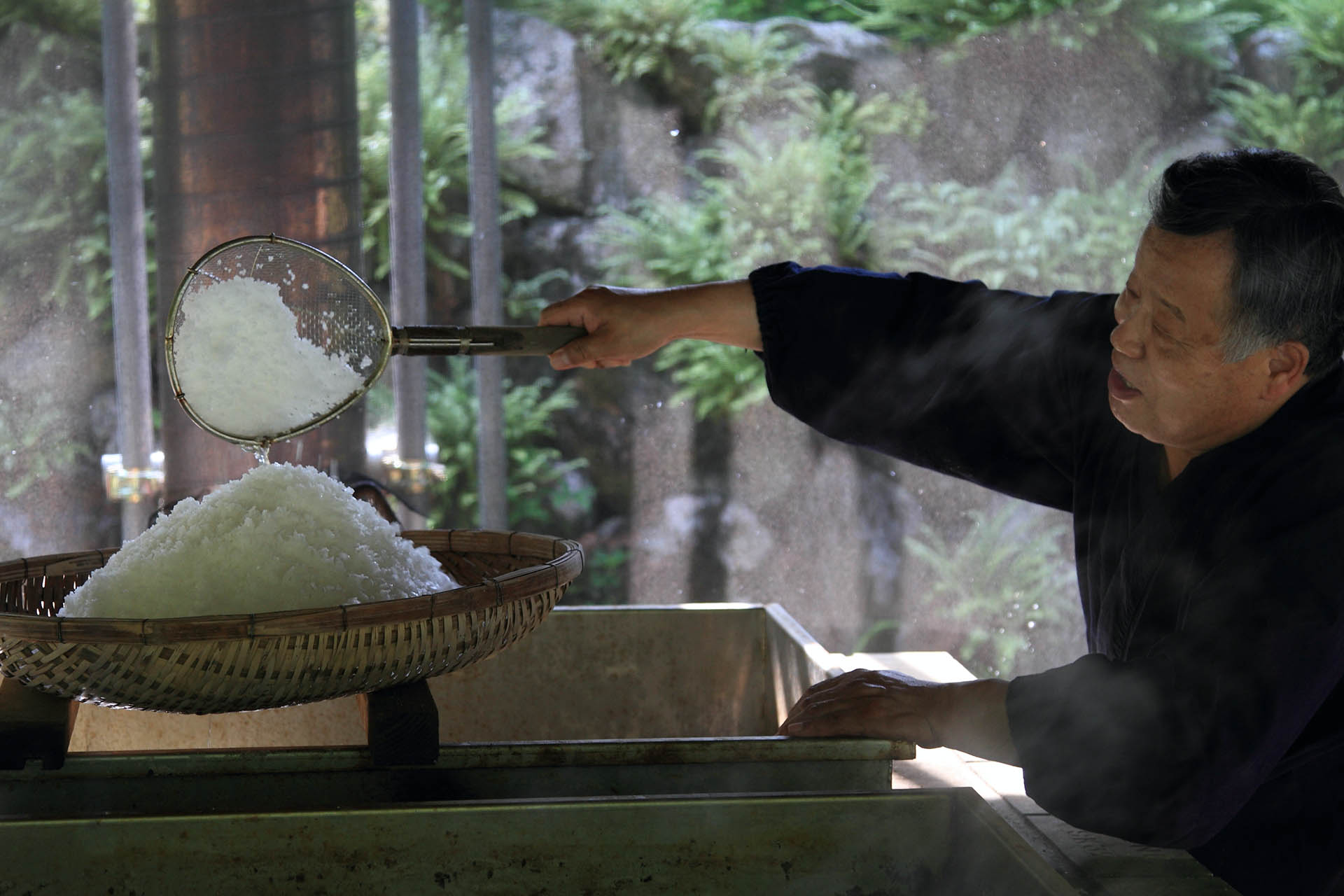 湯元 山塩館 — 大鹿村鹿塩 · 塩爺が炊く「山塩」と大鹿ジビエの宿、1891年創業