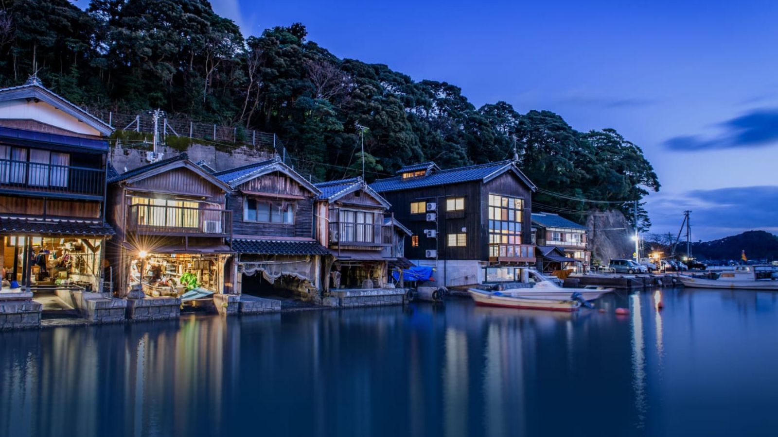WATER FRONT INN 与謝荘 — 京都府伊根町平田・舟屋集落中央の料理旅館