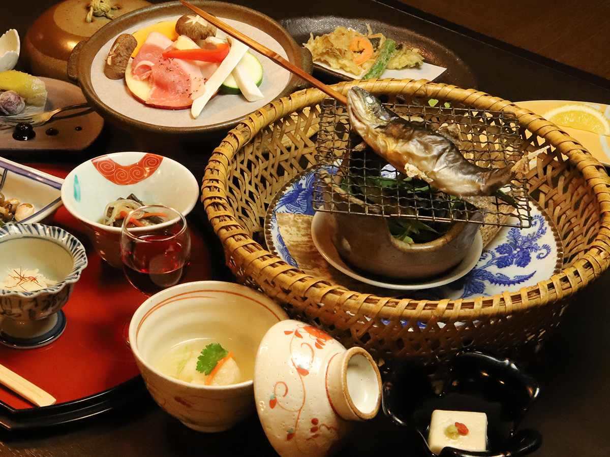 奈良屋旅館 — 野沢温泉・麻釜通り · 大正元年創業、湯守のいる自家源泉の民家造り宿
