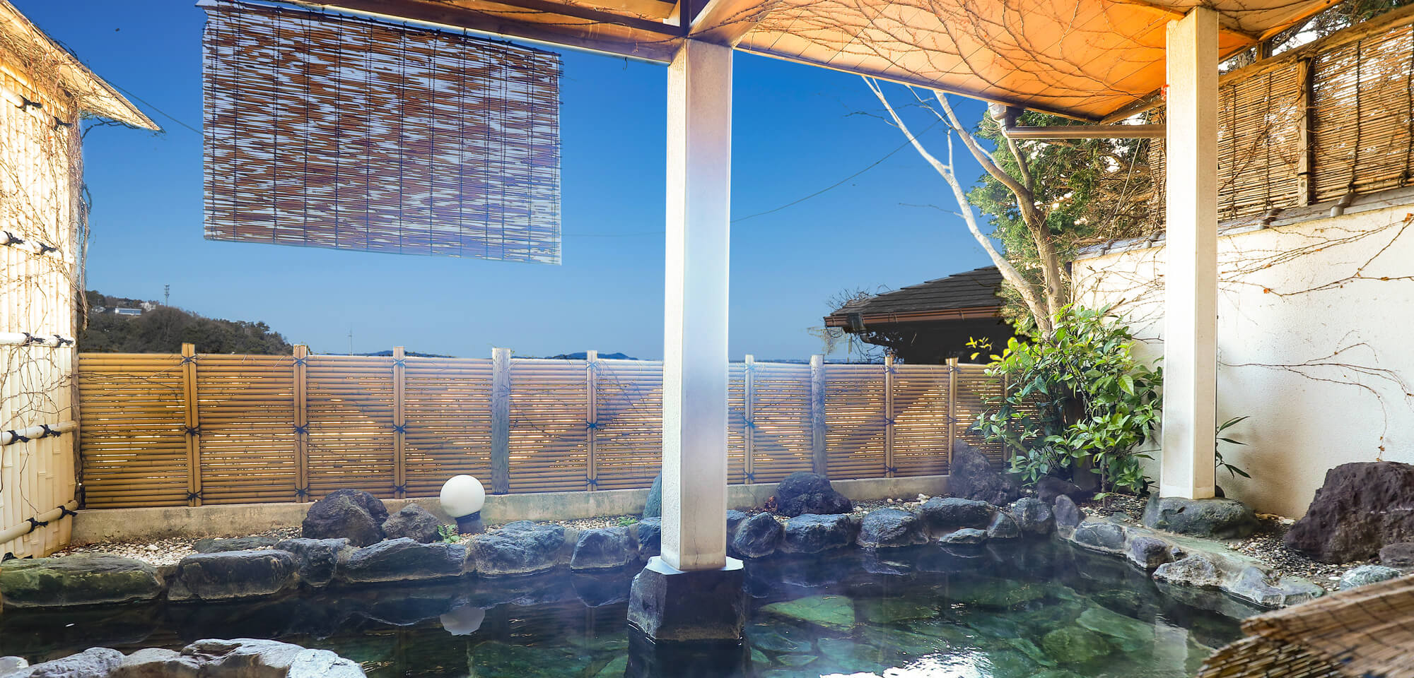 真鶴 旅館 鯛納屋 — 真鶴半島・相模灘沿い · 魚問屋家系が営む九室の宿