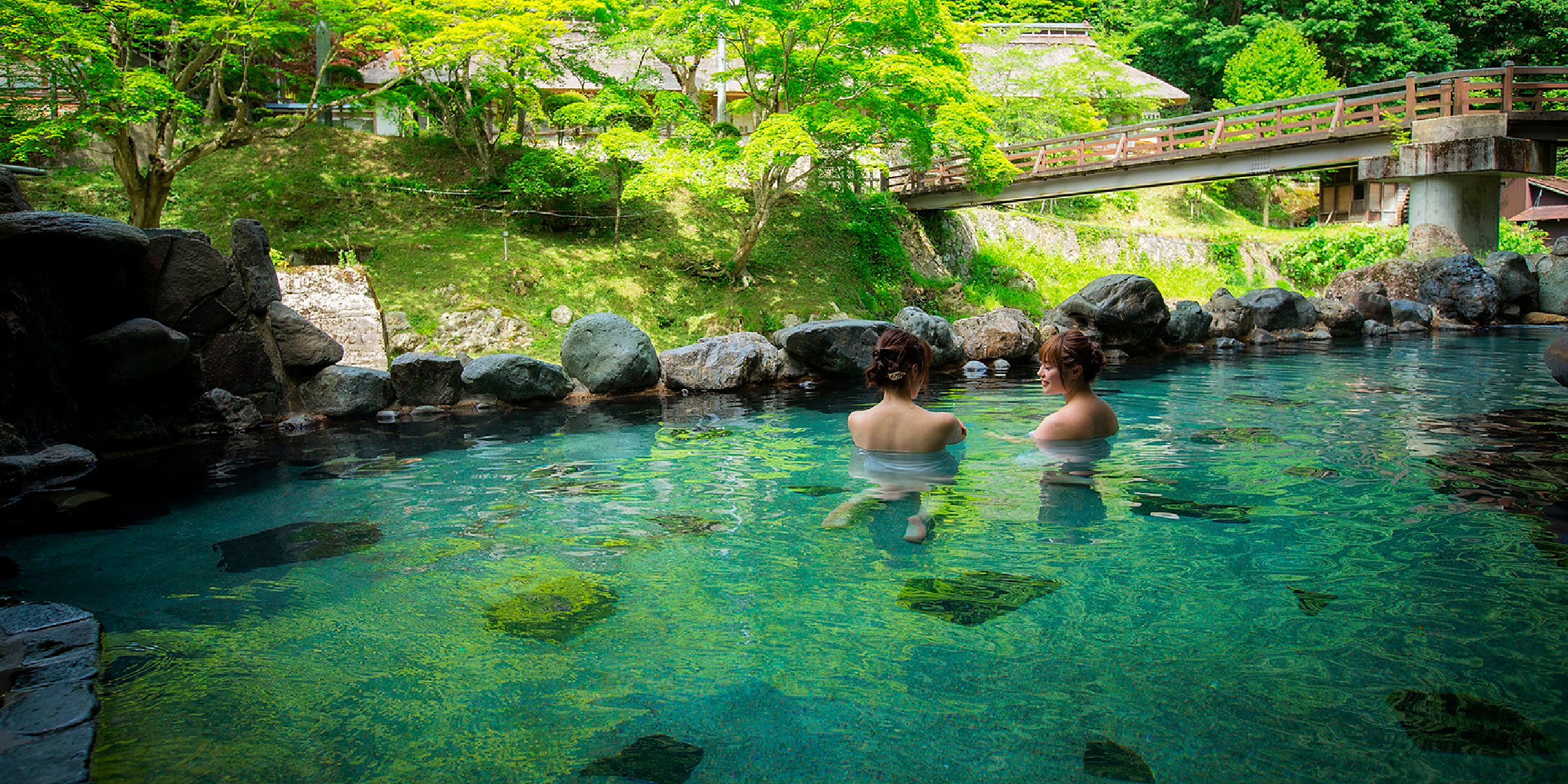 大沢温泉 自炊部 湯治屋 — 岩手・花巻 · 花巻南温泉郷の渓流沿いに残る築二百年の自炊棟