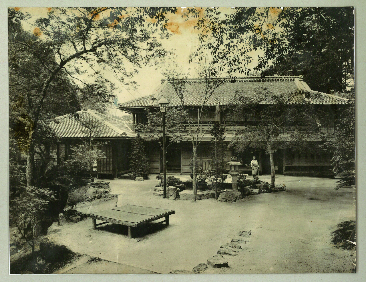 みやじまの宿 岩惣 — 広島県廿日市市宮島町もみじ谷 · 1854年創業、嚴島神社近くの純和風老舗旅館