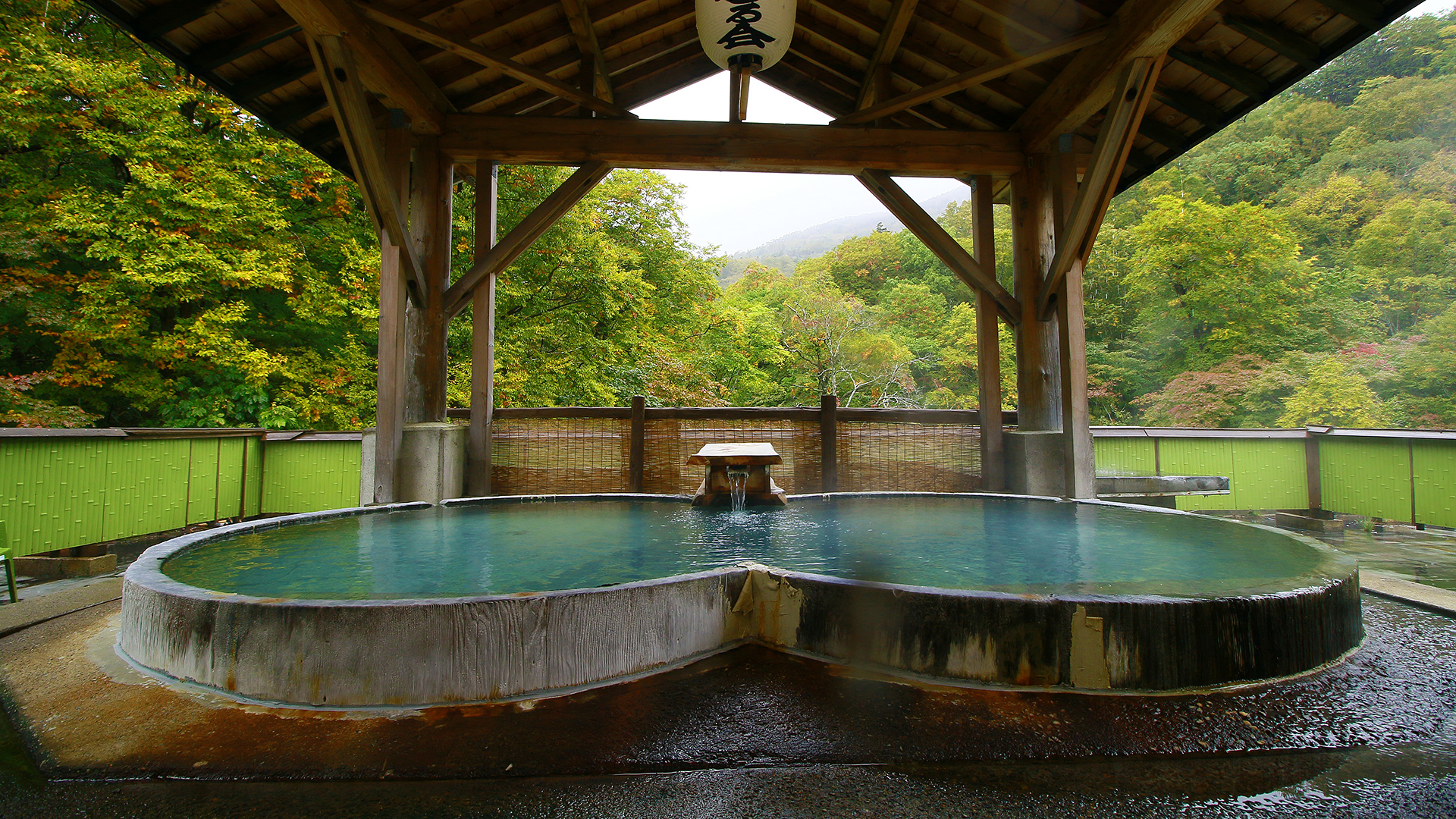 幕川温泉 水戸屋旅館 — 福島市・標高1300m 明治26年創業の秘湯宿、白濁の硫黄泉を引く露天