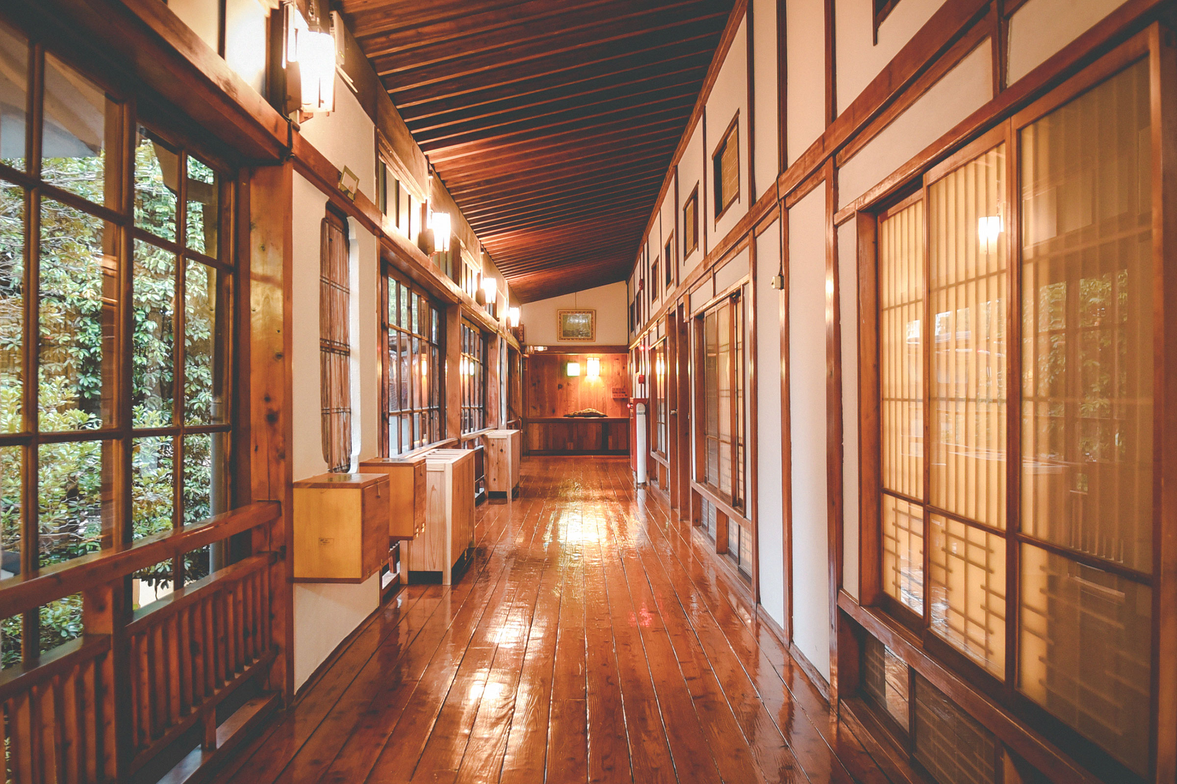 人吉旅館 — 熊本県人吉市 · 国登録有形文化財の木造回廊