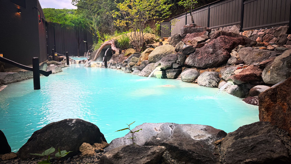 安達屋 — 福島市高湯温泉 · 県下一とうたう大露天「大気の湯」を備えた源泉かけ流しの湯宿