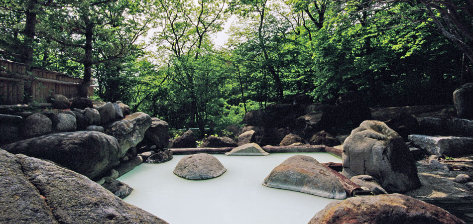 吾妻屋 — 福島市高湯温泉 · 創業約140年、斎藤茂吉ゆかりの白濁硫黄泉を継ぐ十室の山宿
