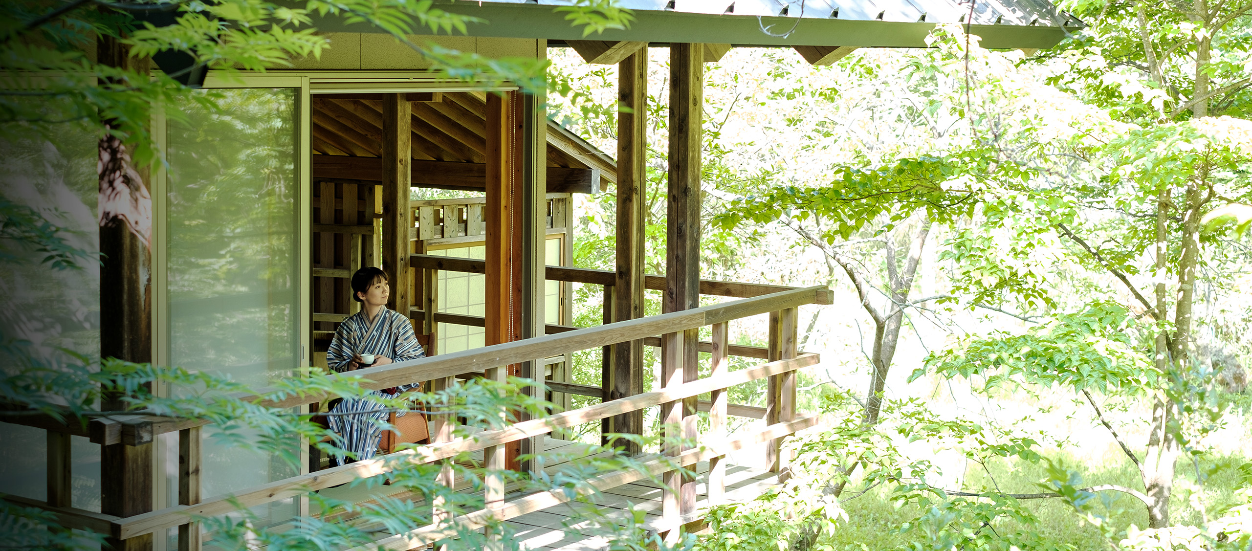 温泉山荘 だいこんの花 — 遠刈田温泉・東麓 · 雑木林に離れ客室と四つの貸切露天を配したかけ流しの湯宿