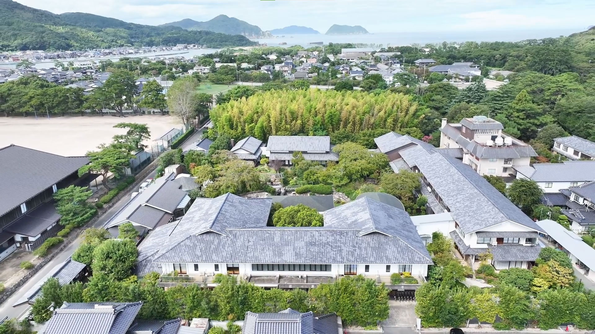 萩城三の丸 北門屋敷 — 萩・堀内 · 武家屋敷の門構えと英国式庭園を持つ城下の旅館