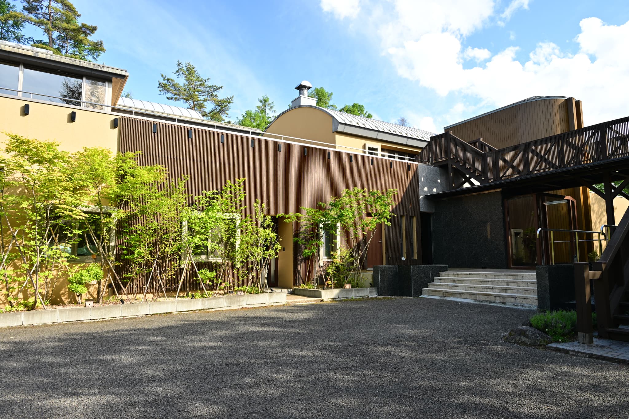 別邸たてしな薫風 — 茅野市蓼科 · 全室半露天風呂付の別邸、2024年開業の森の隠れ宿