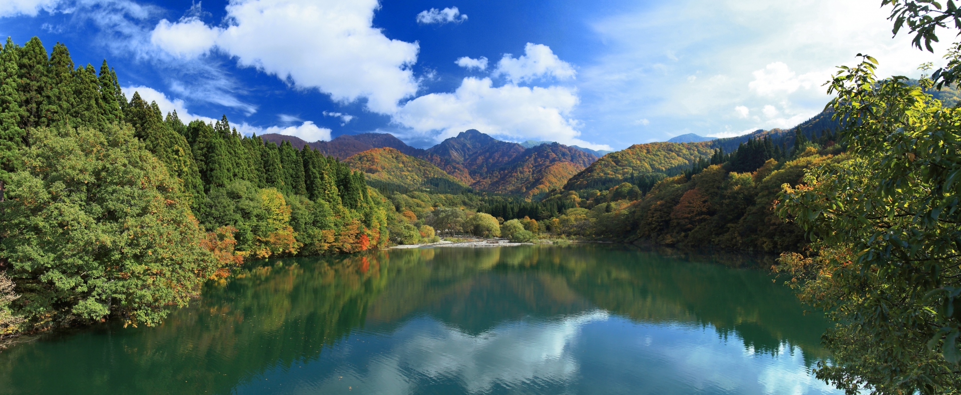 苗場WEST 貸切コテージ — 新潟・湯沢三国 · 一棟貸しのコテージと露天をもつ苗場高原の宿