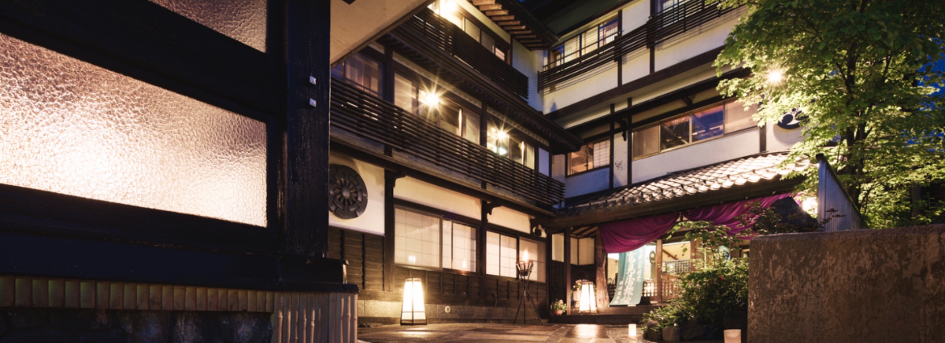 深山荘 高見屋 — 蔵王温泉・西麓 · 享保元年創業、源泉かけ流しの強酸性硫黄泉を継ぐ老舗旅館