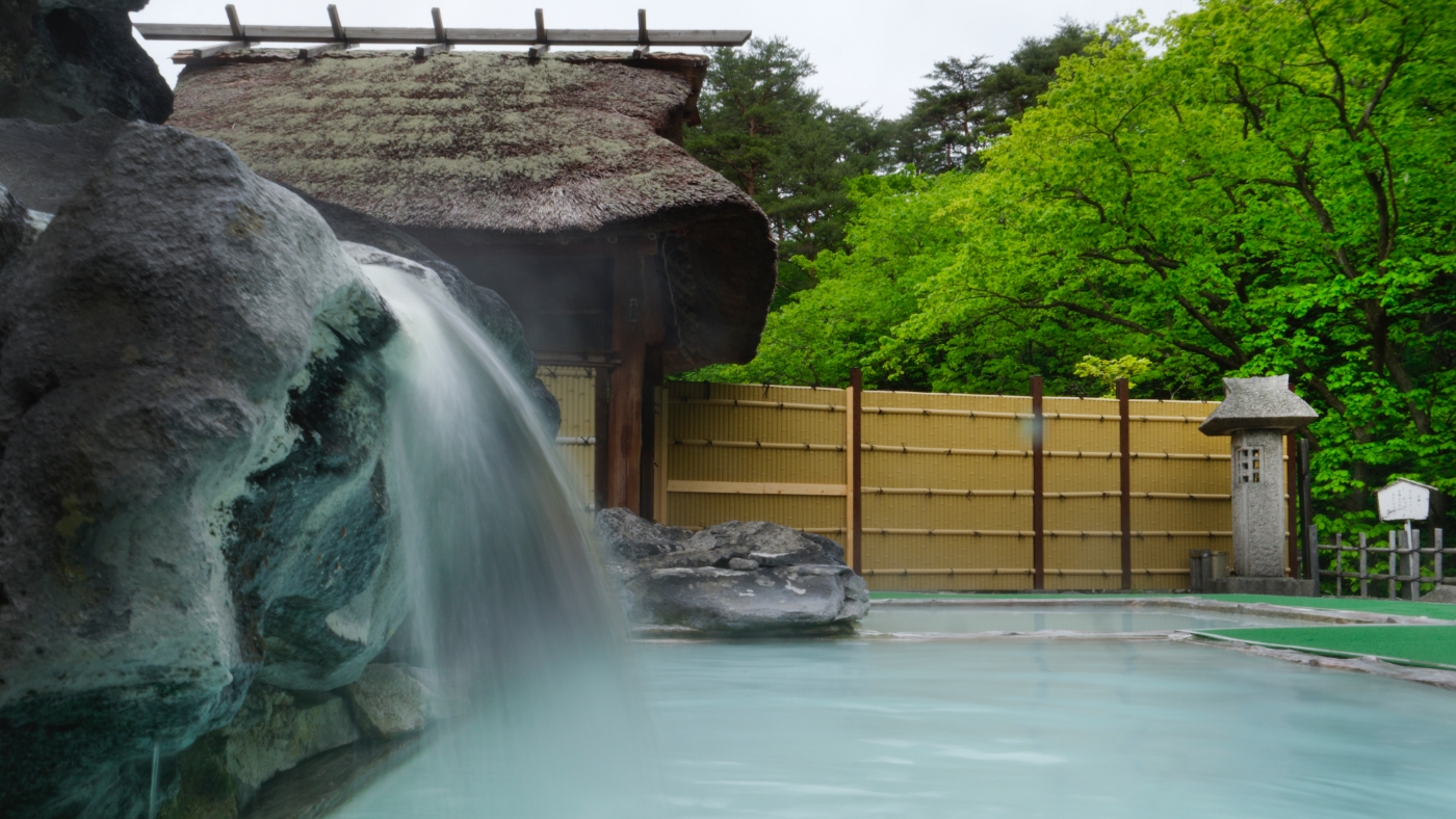 旅館 玉子湯 — 福島市高湯温泉 · 明治元年創業、萱ぶき湯小屋を継ぐ源泉かけ流しの湯宿