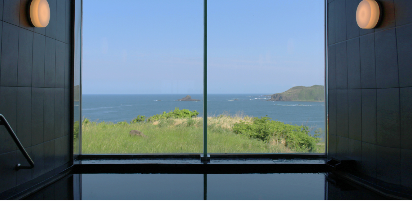 海と入り陽の宿 帝水 — 男鹿半島戸賀湾を見下ろす露天