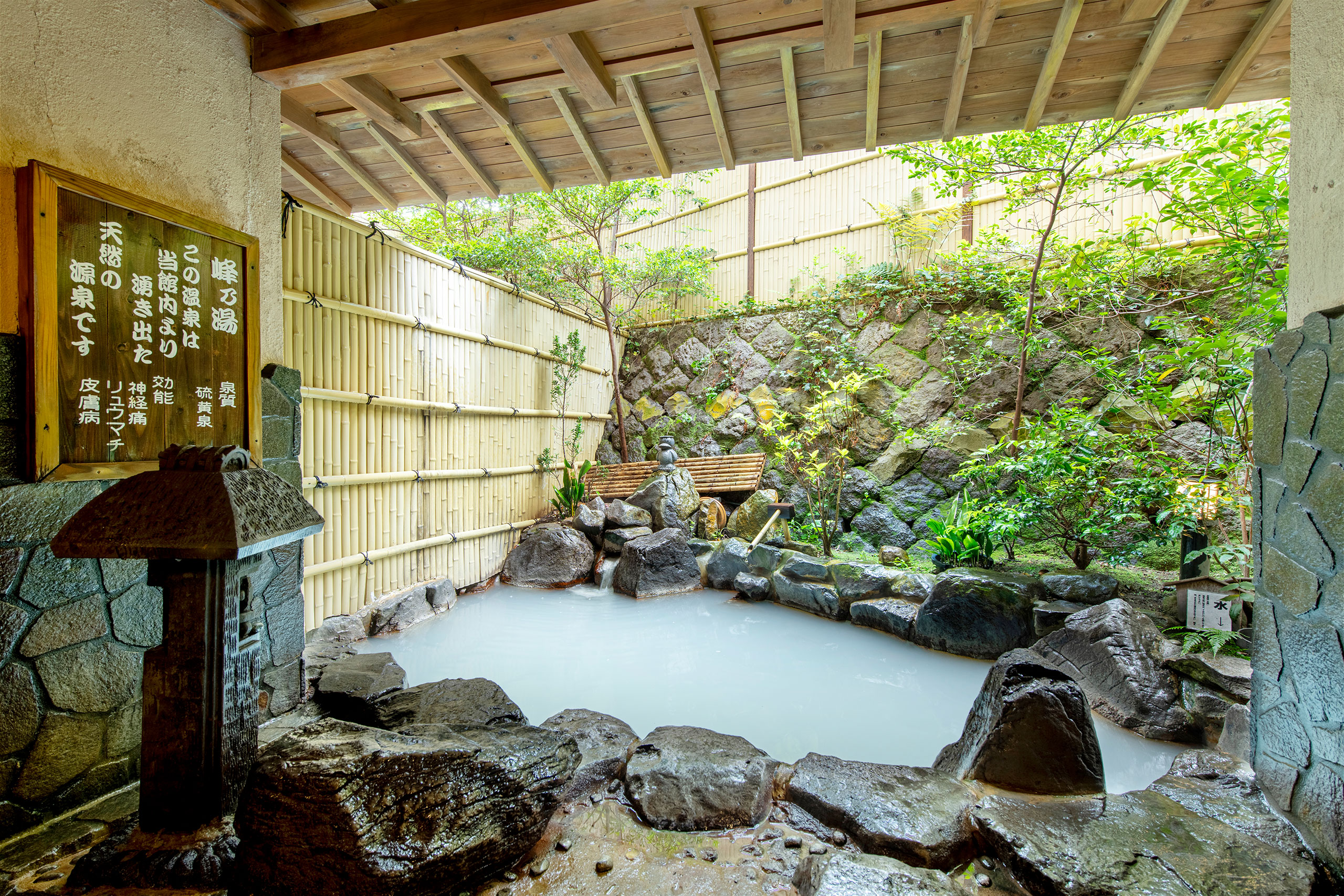 雲仙いわき旅館 — 長崎県雲仙市 · 1887年創業、雲仙で唯一敷地内に自家源泉を持つ100%源泉かけ流しの湯宿