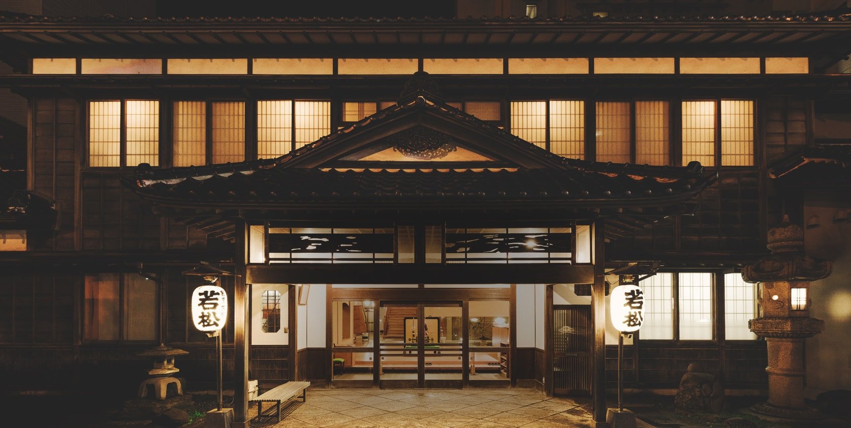 割烹旅館 若松 — 函館・湯の川温泉 · 津軽海峡を望む創業1922年のミシュラン一つ星割烹旅館