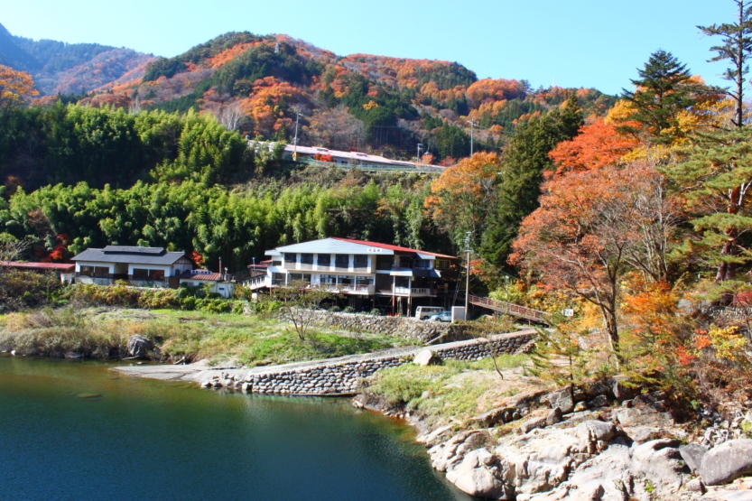 棧温泉旅館 — 上松町・木曽川沿い · 木曽八景の地に立つ、にごり湯一軒の秘湯宿