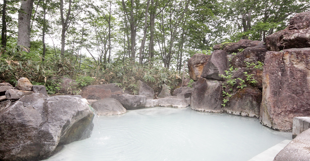燕温泉 花文 — 妙高市・燕温泉 · 標高1100mの秘湯、黄金の湯と渓谷露天