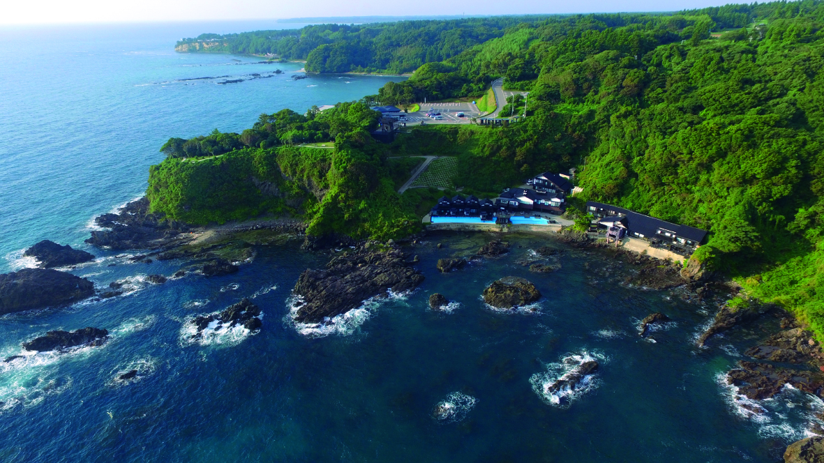 よしが浦温泉 ランプの宿 — 珠洲市 · 珠洲岬の岩礁に灯る十三室。1577年廻船業、1889年湯宿と