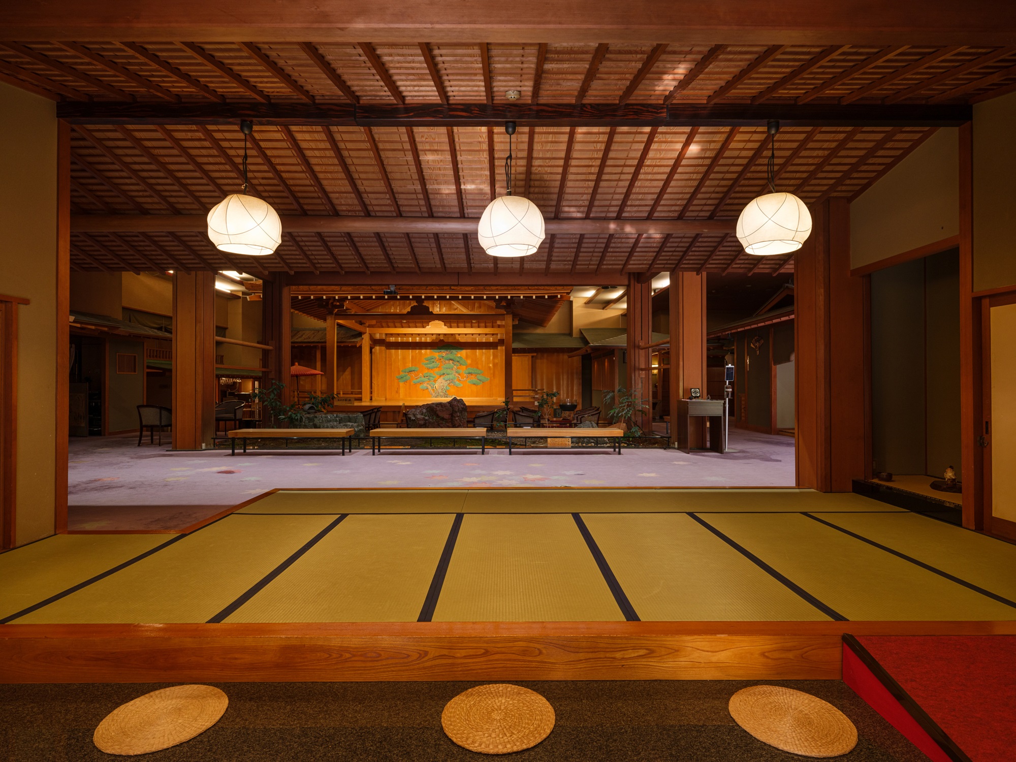 石苔亭いしだ — 長野・阿智村昼神温泉 · 三千坪の数寄屋旅館を俯瞰した外観