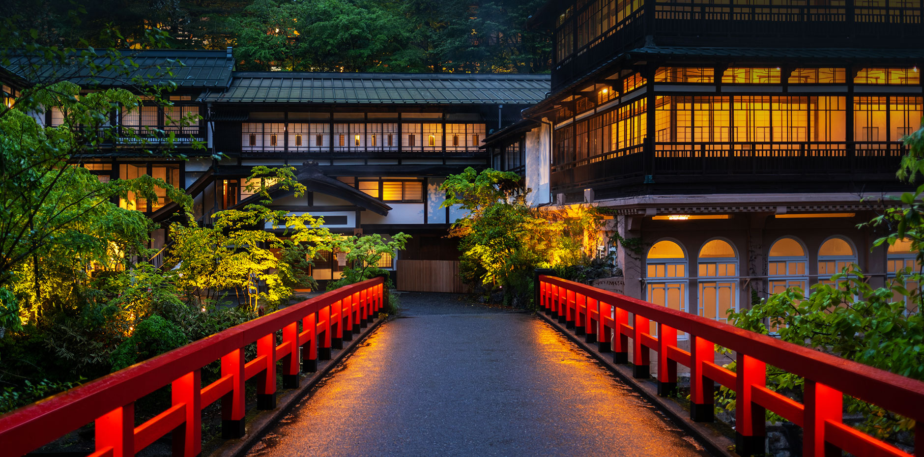 積善館 本館 — 群馬・四万温泉 新湯橋袂・1691年建築の木造湯宿、群馬県重要文化財
