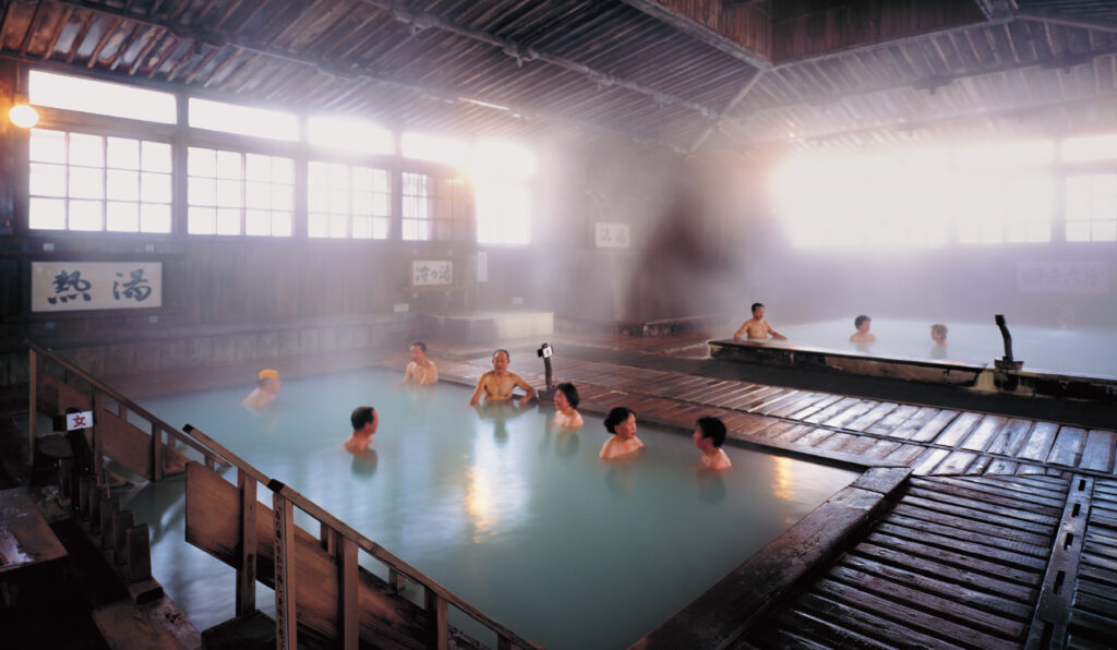 酸ヶ湯温泉旅館の総ヒバ造りヒバ千人風呂