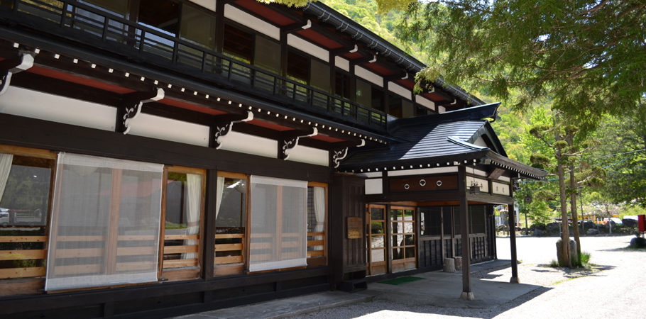 料理宿 御母衣 — 白川村御母衣 · 御母衣湖畔、個室で膳を供する飛騨の料理宿