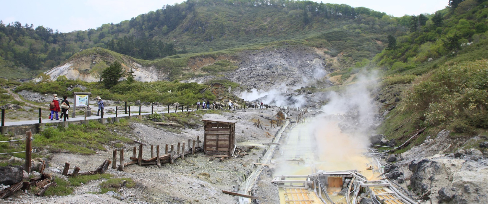 玉川温泉 — 秋田・田沢湖 · 噴気を上げる天然岩盤浴の現地、日本一の湧出量を誇る強酸性源泉