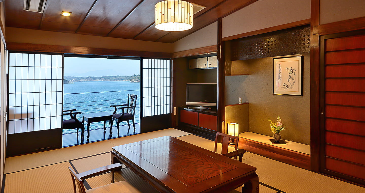 天草・松島温泉 ホテル竜宮 — 上天草・松島 · 松島の海を望む和室と露天風呂付き客室