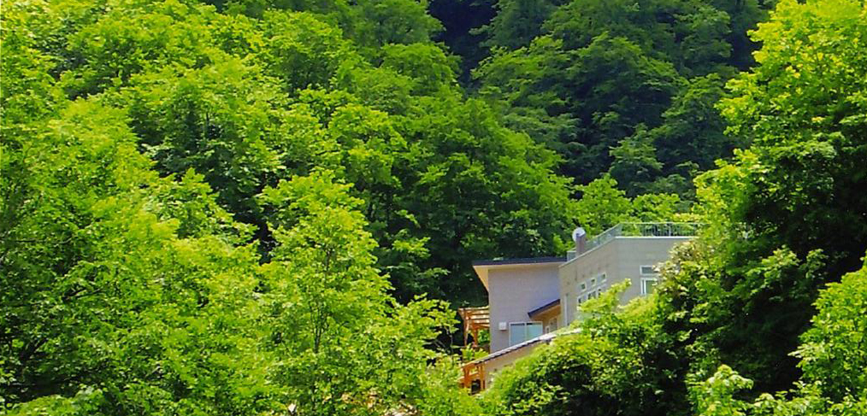 二股らぢうむ温泉旅館 — 長万部町 · 天然記念物指定の石灰華ドームを臨むラジウム含有の湯