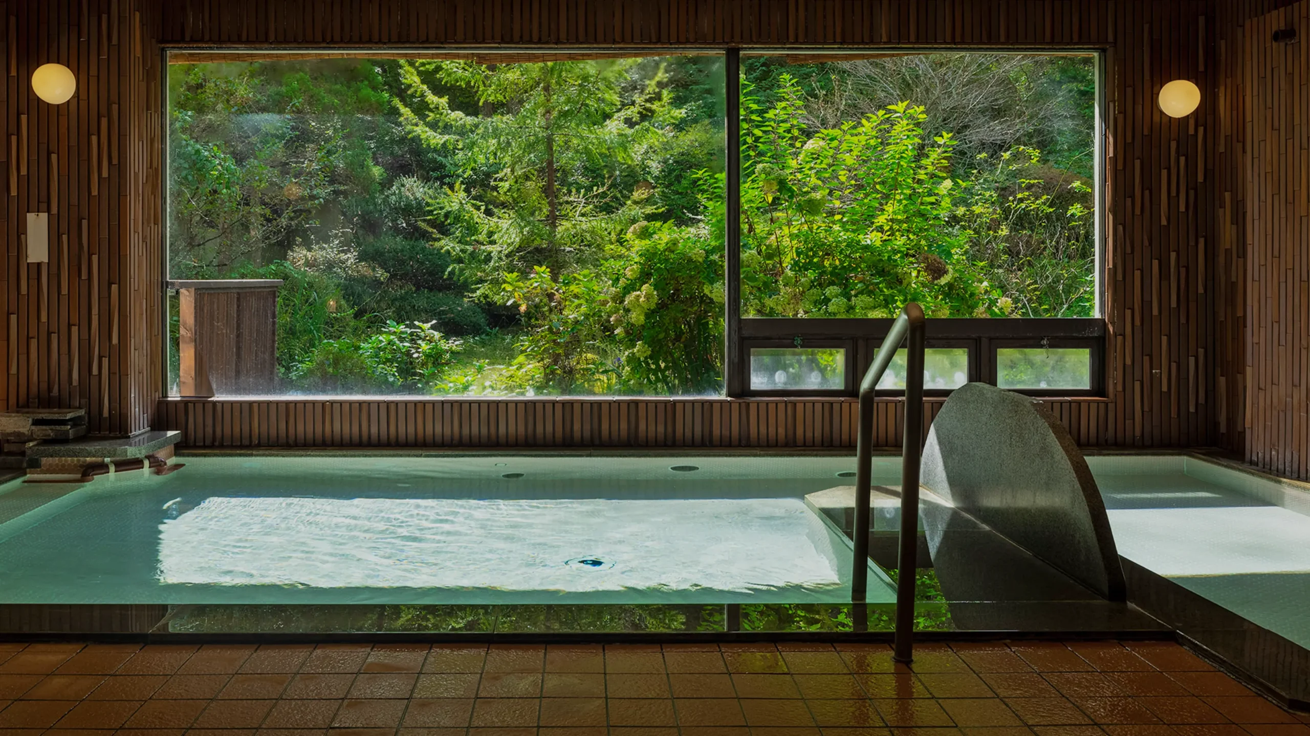 昼神温泉 四季の織 はなや — 阿智村 · 24時間無料の貸切露天と展望湯を備える湯宿