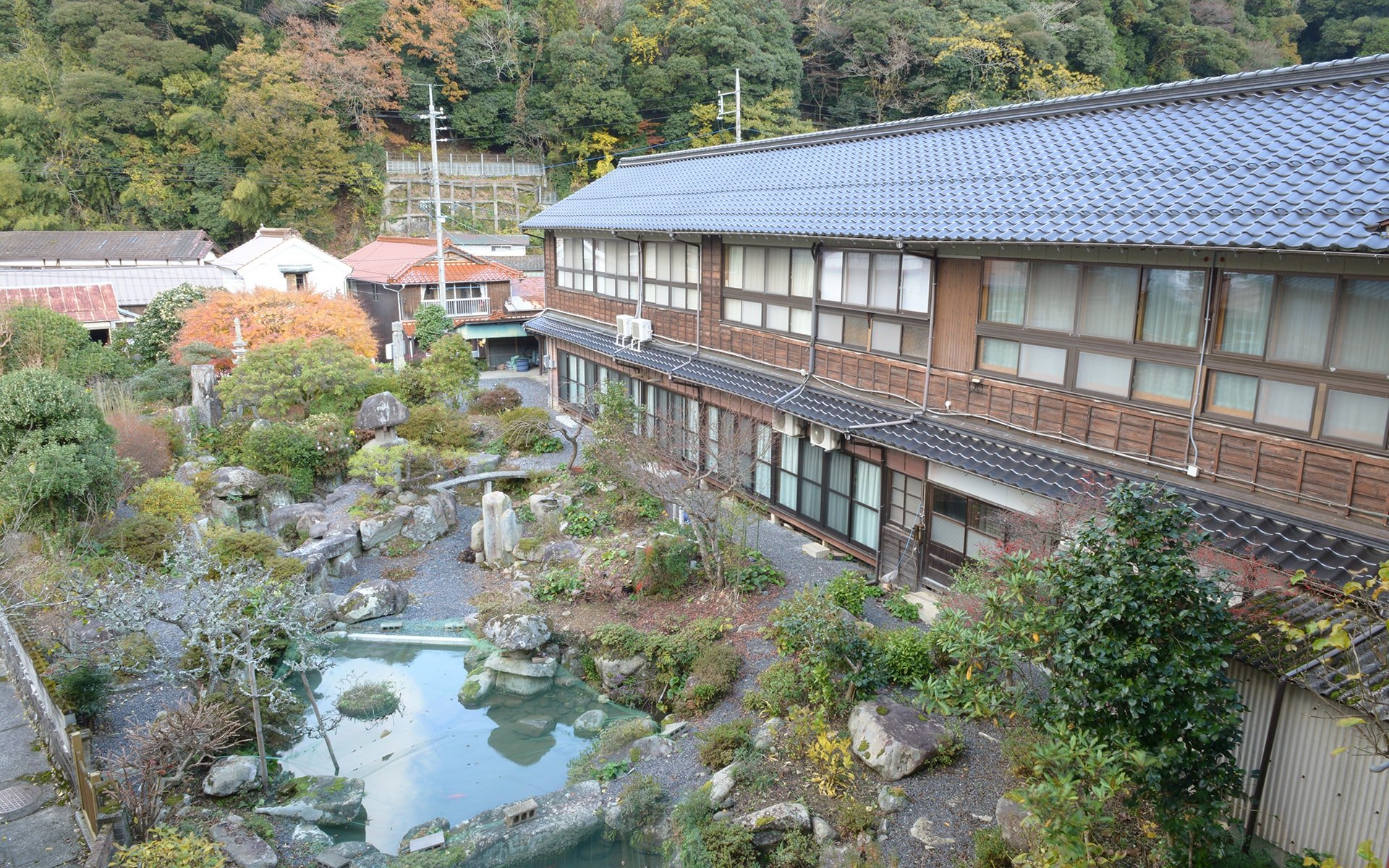 泉屋旅館 — 俵山温泉 · 江戸期から続く木造湯治宿の佇まい