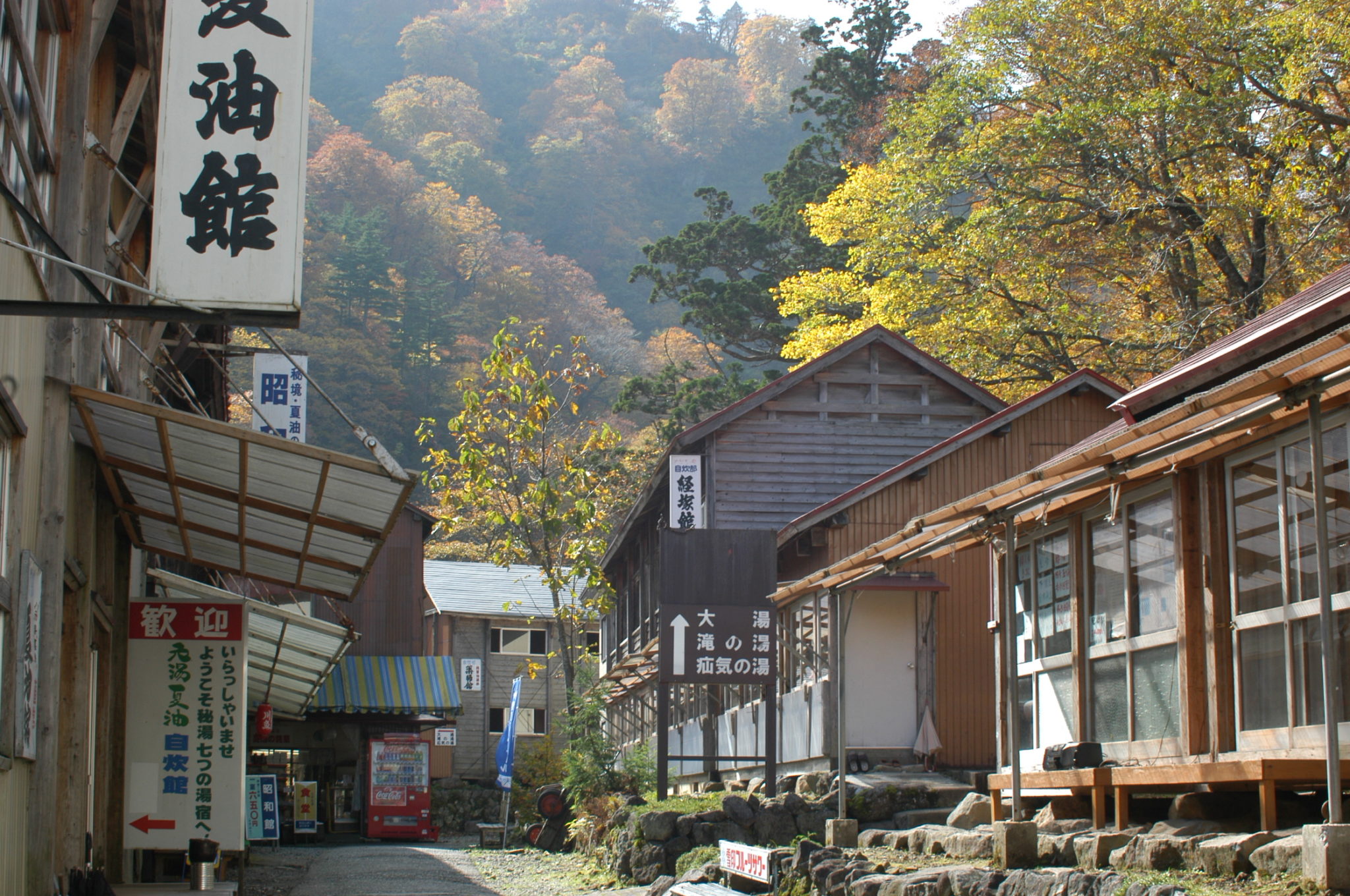 元湯夏油 — 岩手・北上市和賀町 · 女沢渓に沿って点在する源泉掛け流しの露天風呂