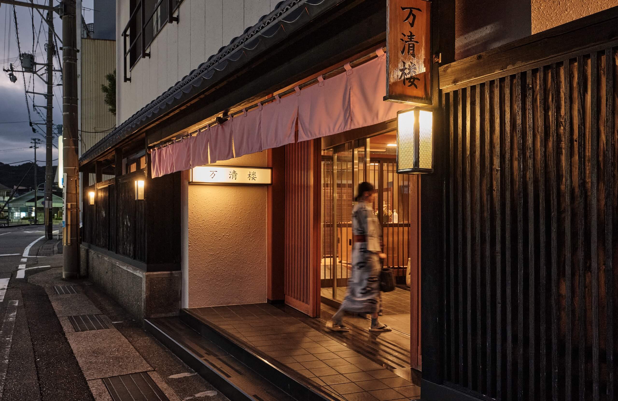 料理旅館 万清楼 — 那智勝浦・築地 · 生鮪と熊野牛を軸とする料理旅館