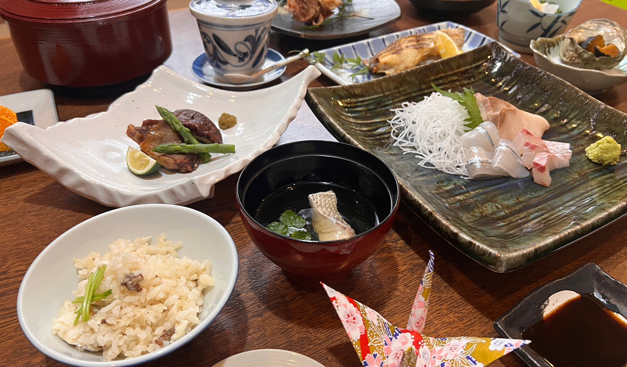旅館 常磐荘 — 道後 · 瀬戸内の旬魚を主役にした魚づくしの会席(部屋食)