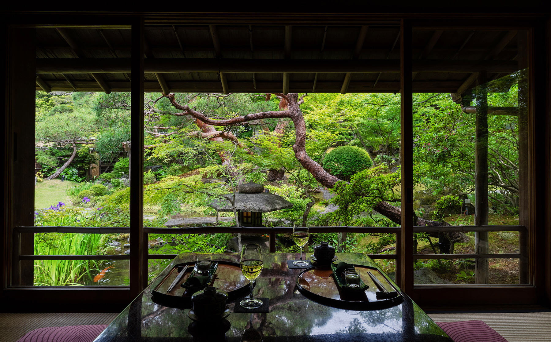 南禅寺参道 菊水 — 京都・左京区 · 明治の名庭と数寄屋造り、露地の飛石が客を導く料理旅館