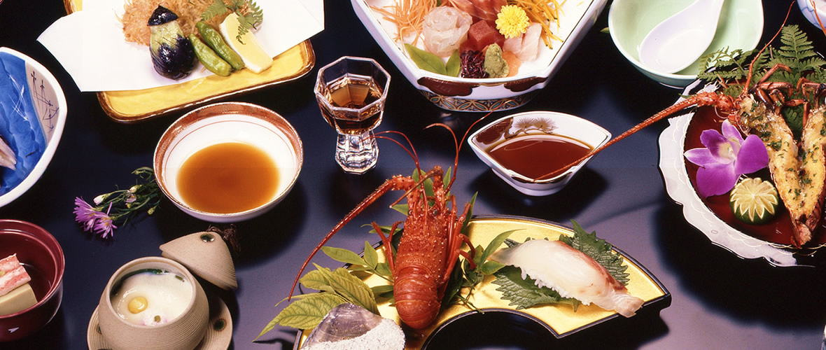 多津美旅館 — 勝浦・沢倉 · 伊勢海老の姿造りを主役にした海の幸の膳