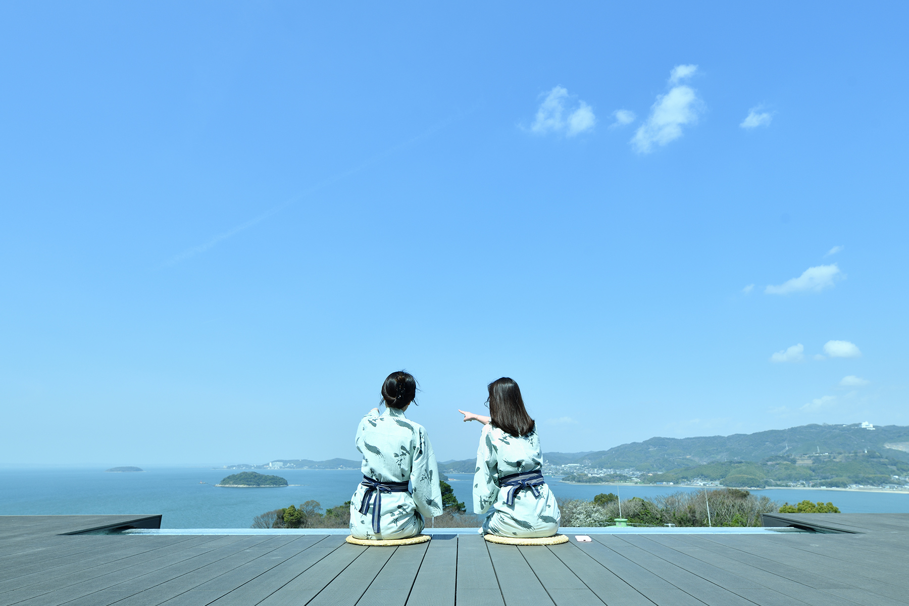 天空海遊の宿 末広 — 蒲郡・西浦温泉 · すべての湯から三河湾を望む高台の宿