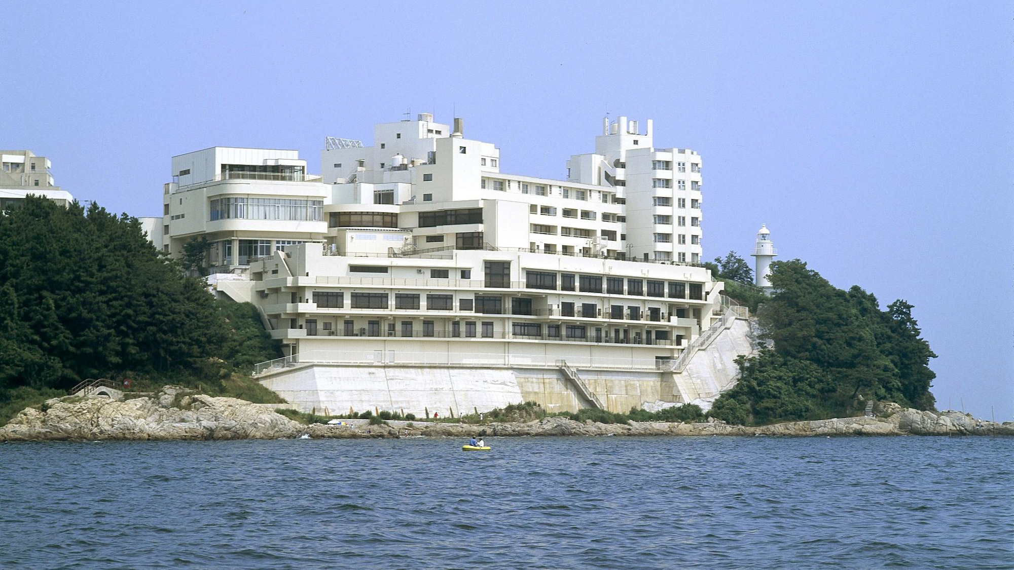 西浦温泉 龍城 たつき — 蒲郡・西浦温泉 · 三河湾を一望する記念日の宿の湯と会席