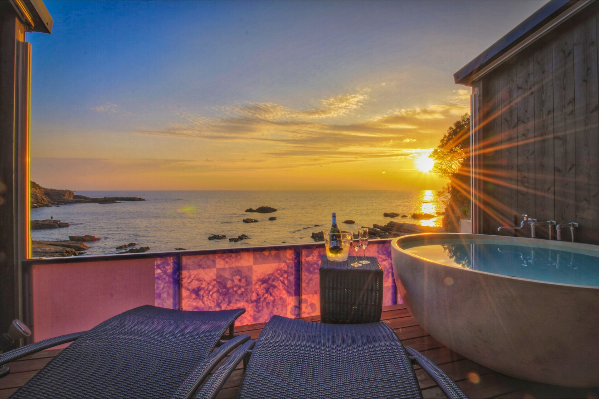 XYZ Private spa and Seaside Resort — 椿温泉 · 海に面した客室露天と専用の浜