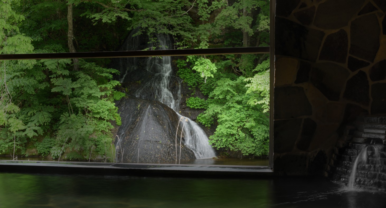 鉛温泉 藤三旅館 — 岩手・花巻 · 自噴の岩風呂「白猿の湯」を擁する木造の一軒宿