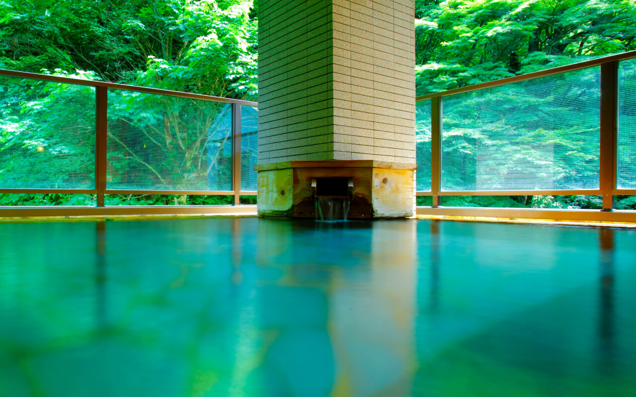 時音の宿 湯主一條 — 白石市鎌先温泉 · 大正期の木造四階建て本館と洞窟の湯