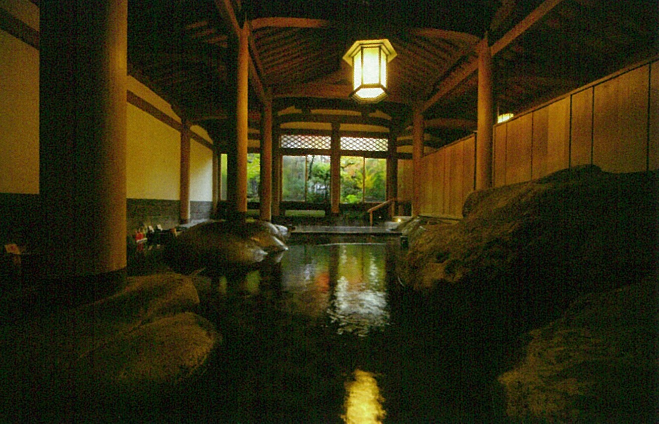 新井旅館 — 修善寺温泉 · 1934年築、安田靫彦が設計に関わった総檜造りの天平大浴堂