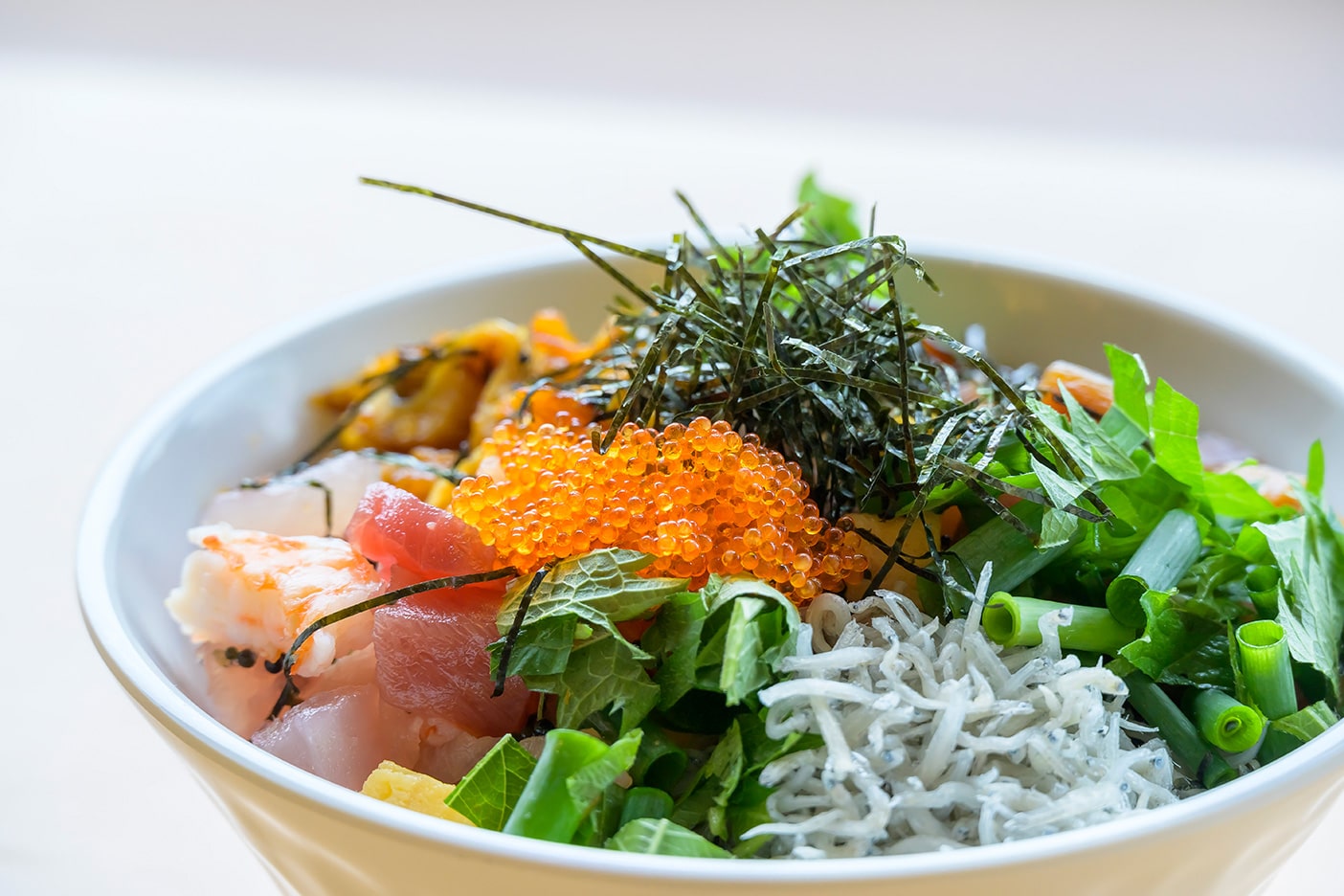 伊香保温泉 福一 — 朝食ビュッフェ「旬菜健美」 · 好みで盛る海鮮のっけ丼