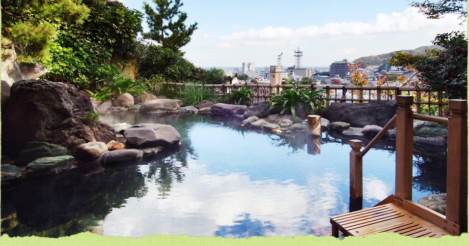 伊豆 伊東温泉 陽気館 — 伊東市末広町 · 伊東の市街と海を見下ろす高台の展望露天風呂