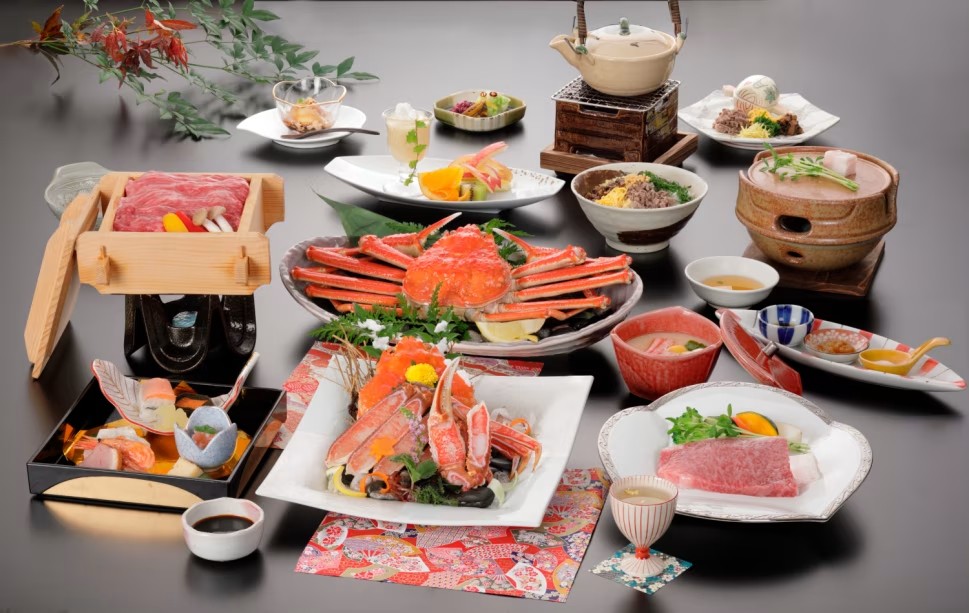 あさぎり荘 — 城崎温泉 · 冬のプラン「カニと但馬牛の共演」の料理の一例