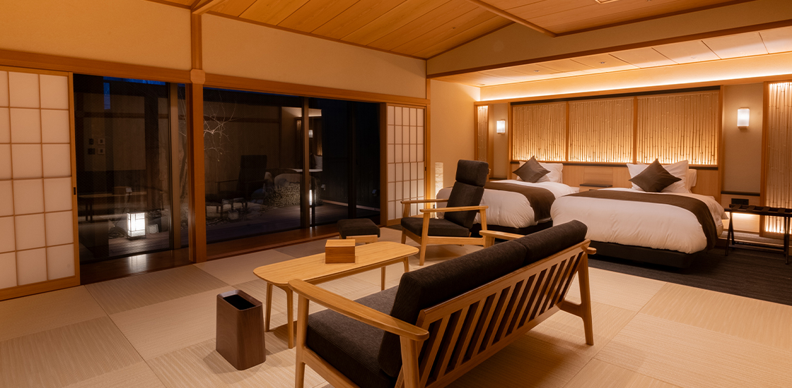日本の宿 古窯 — 山形県上山市葉山 · 竹の蔵露天風呂付客室の和洋室とテラスへ続く窓