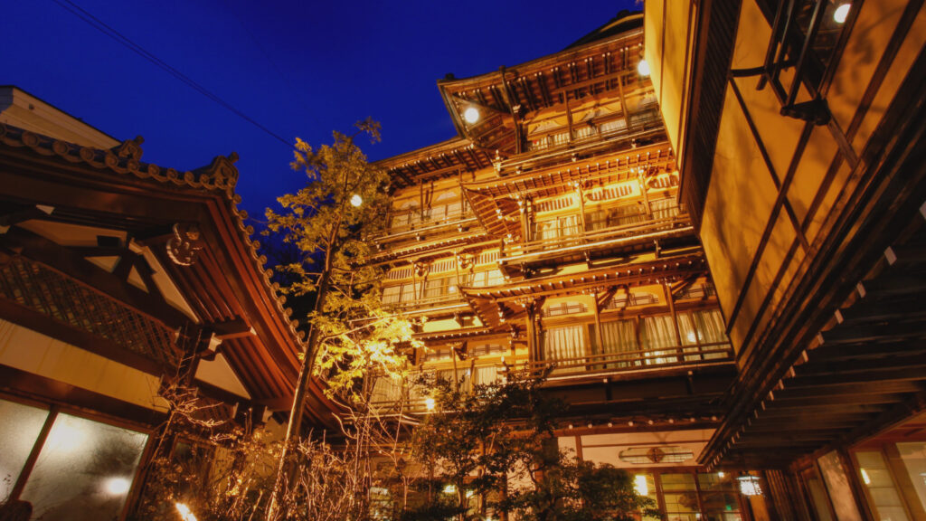 渋温泉、九つの外湯と石畳の宿一軒 — 信州山ノ内の千三百年、湯仲間の継承を一軒に問う